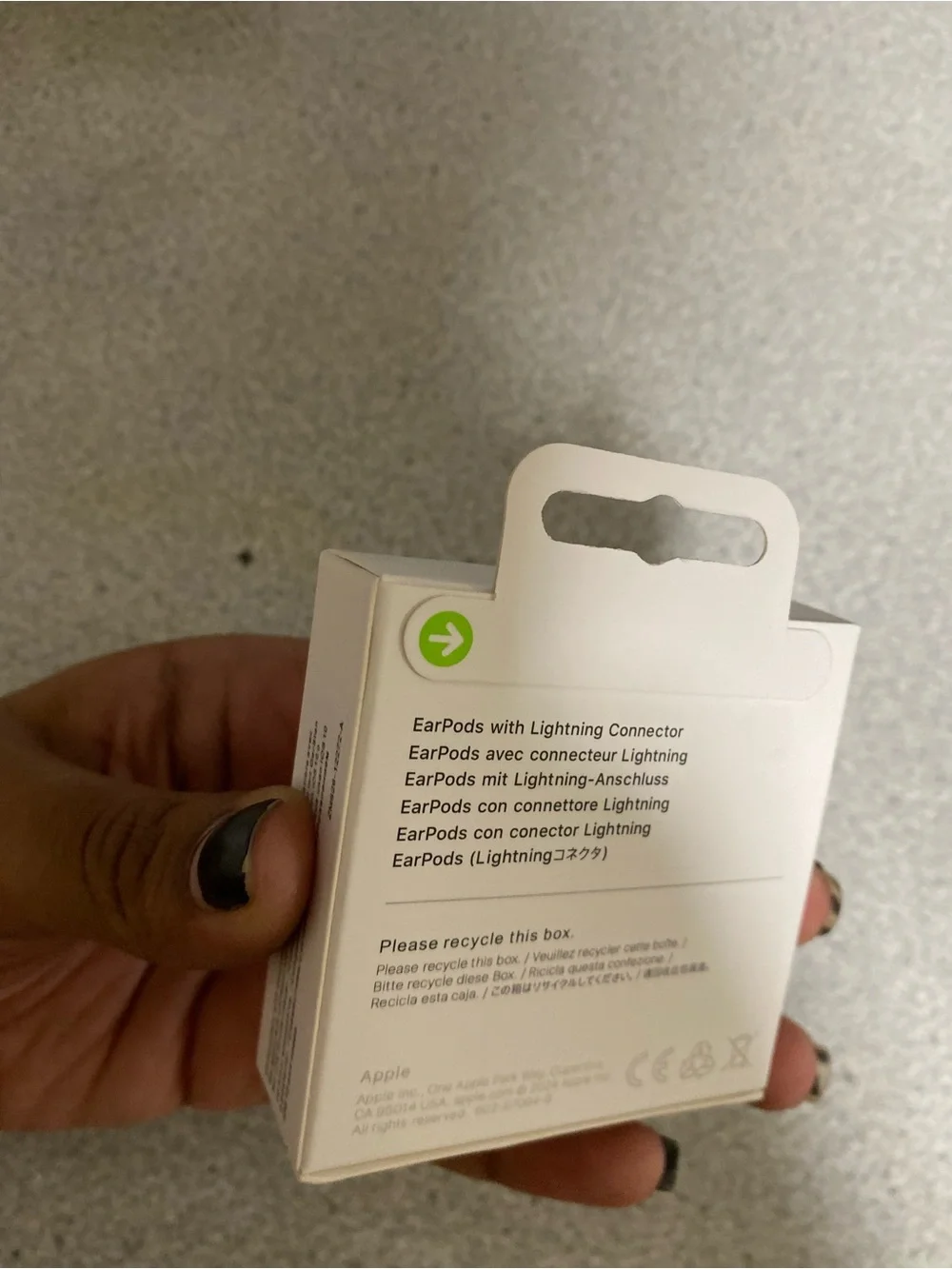 Apple EarPods Lightning Connector - White Earbuds